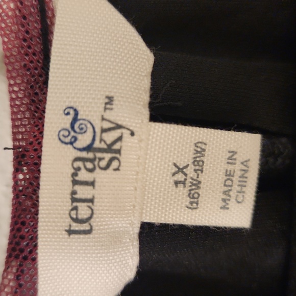 Floral Sheer Women's Top - Pink and Black - Picture 5 of 10